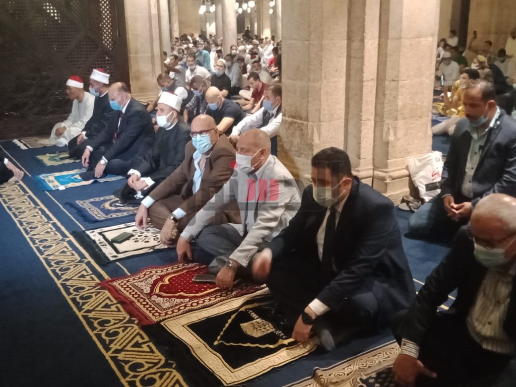 محافظ القاهرة يؤدي صلاة العيد