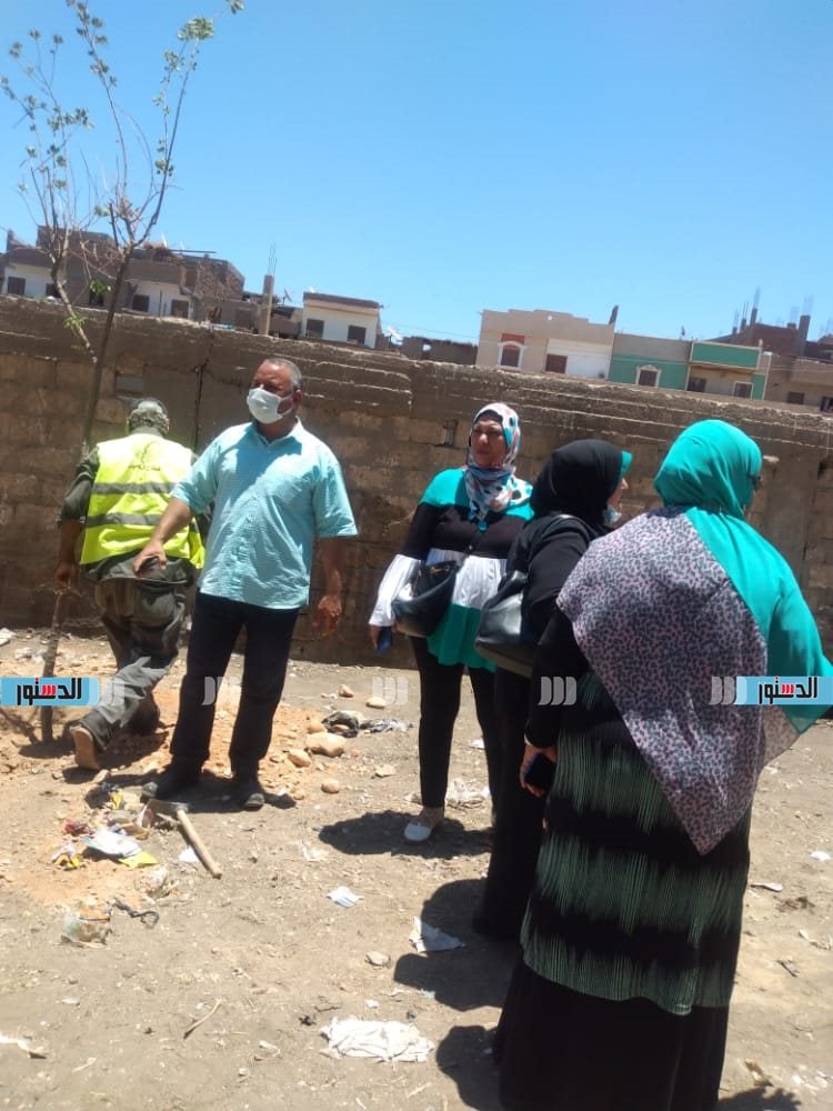 حملة نظافة وتشجير وندوات توعية بقرية بني مر بمركز الفتح  (8)
