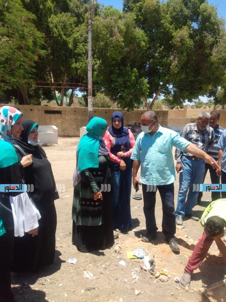 حملة نظافة وتشجير وندوات توعية بقرية بني مر بمركز الفتح  (1)