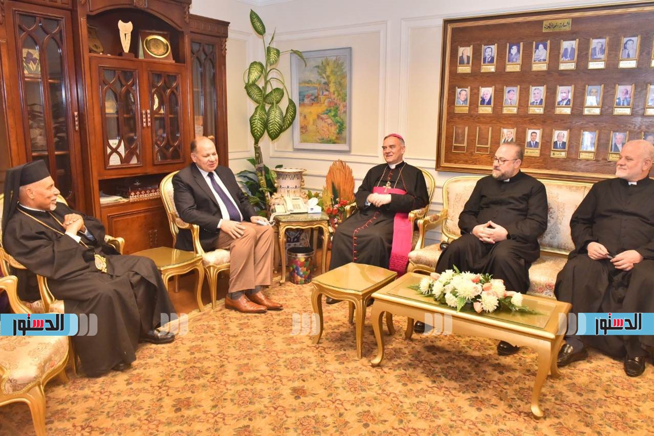محافظ أسيوط يلتقى سفير الفاتيكان بمصر  (6)