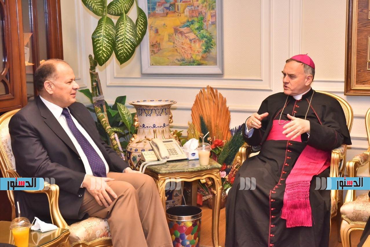 محافظ أسيوط يلتقى سفير الفاتيكان بمصر  (4)