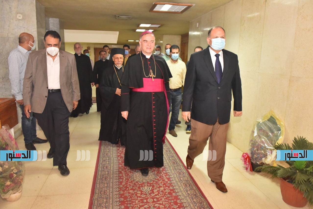محافظ أسيوط يلتقى سفير الفاتيكان بمصر  (2)