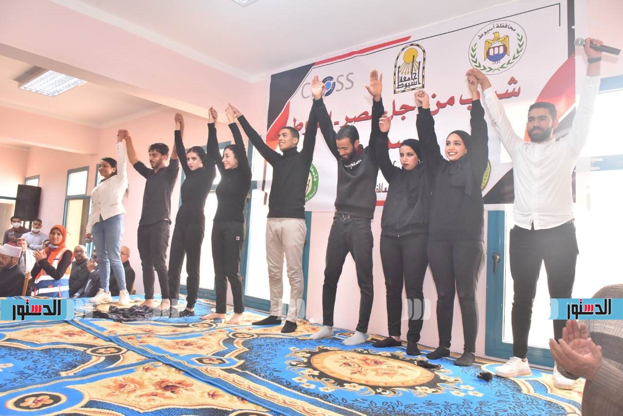 محافظ أسيوط يشهد اللقاء الشبابي لمبادرة بيت العائلة المصرية (18)