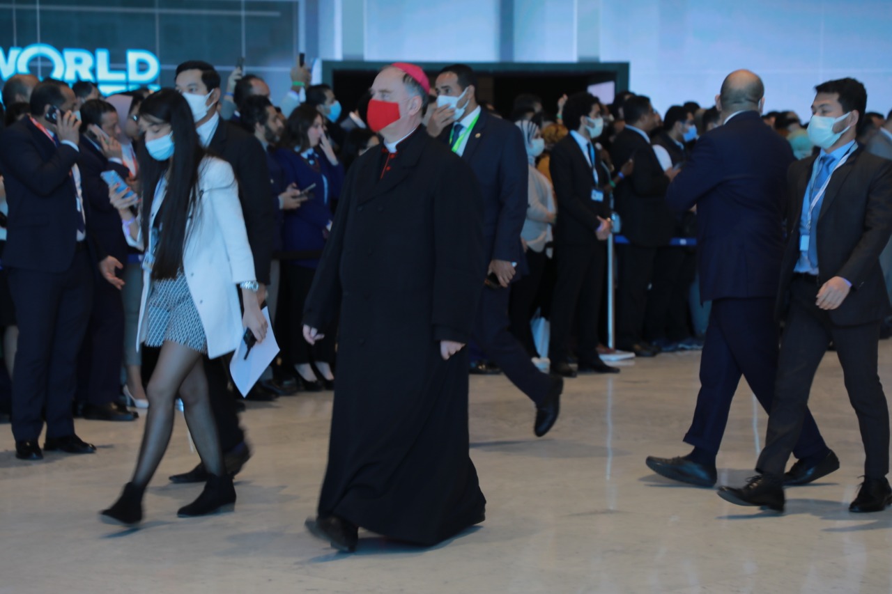 سفير الفاتيكان في مصر خلال منتدى شباب العالم 
