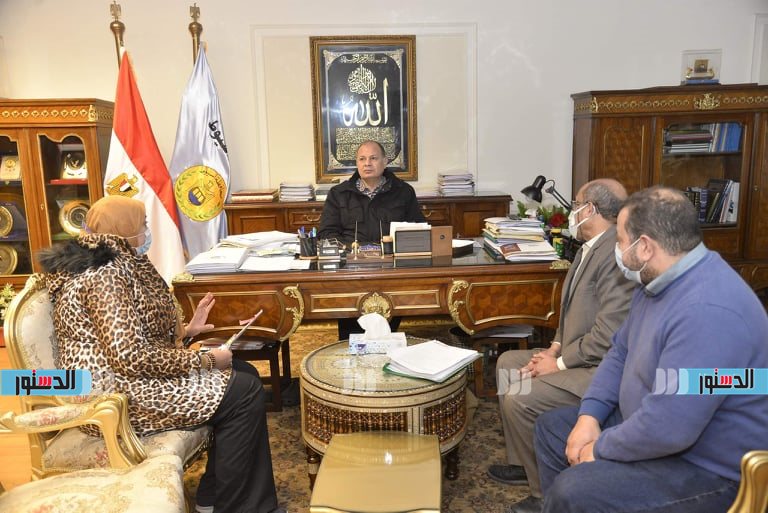 محافظ أسيوط يلتقي مدير مكتبة مصر العامة  (1)