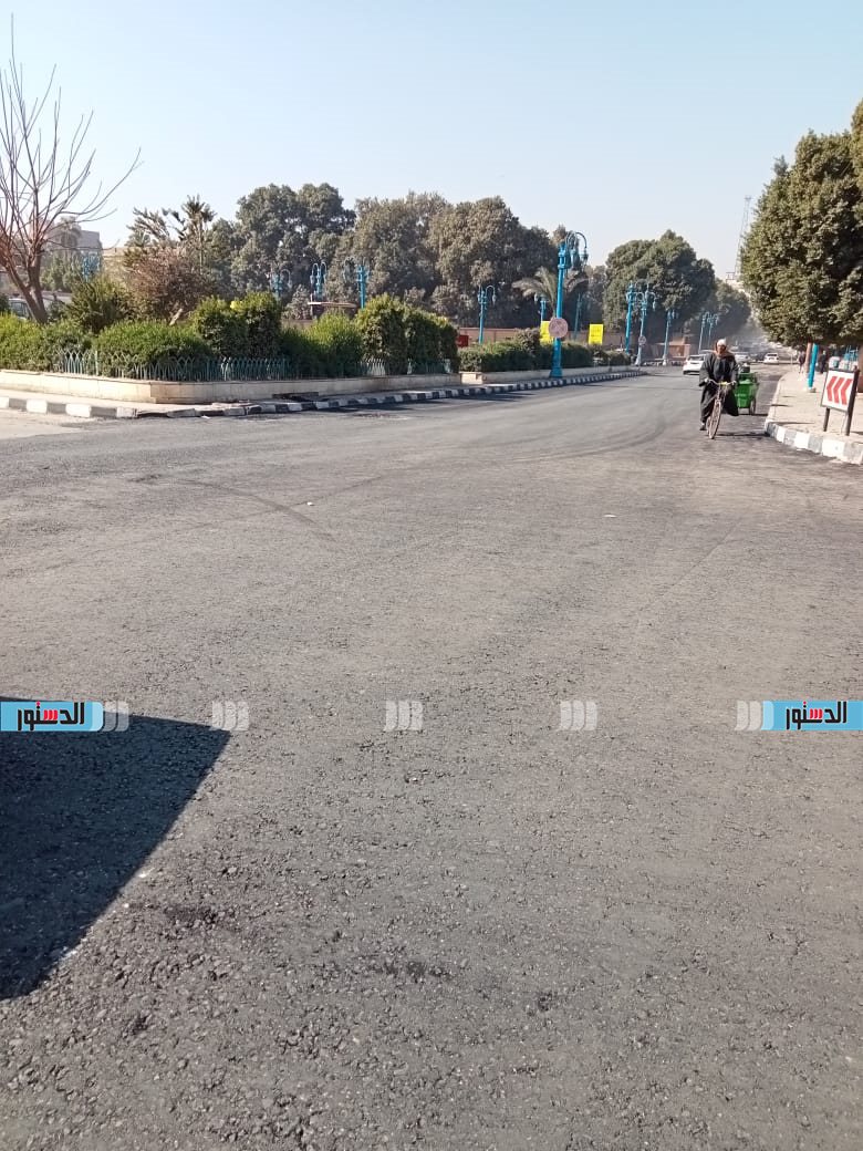 محافظ أسيوط يعلن استكمال رصف شوارع بحي شرق  (11)