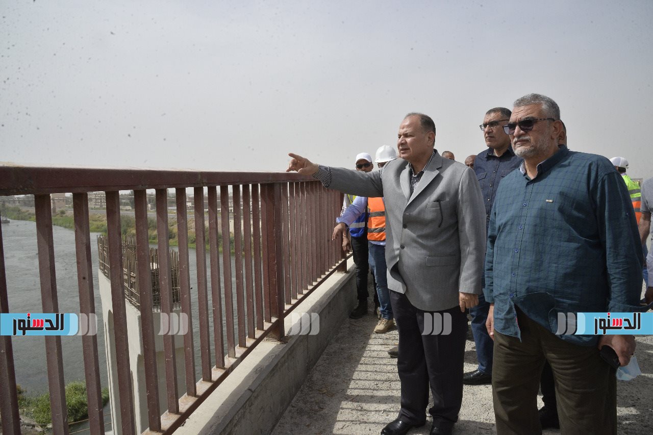 محافظ أسيوط ورئيس المقاولون العرب يتفقدان مشروع كوبري المدخل الشمالي بمنقباد (3)