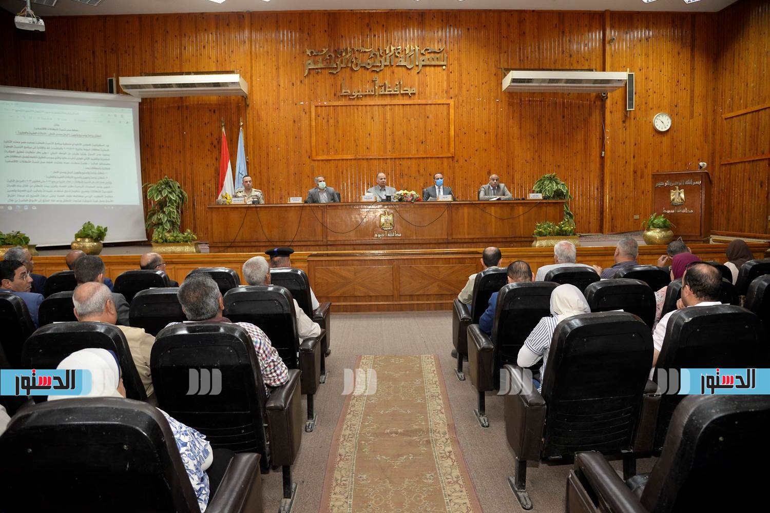محافظ أسيوط يترأس اجتماع المجلس التنفيذى  (6)