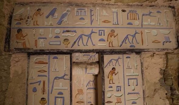 اكتشاف "باب العالم سفلي" داخل مقبرة فرعونية 