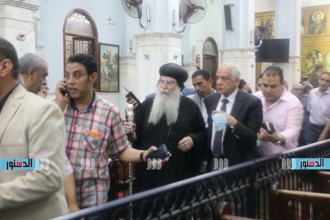 محافظ الجيزة يشهد قداس ضحايا كنيسة أبو سفين