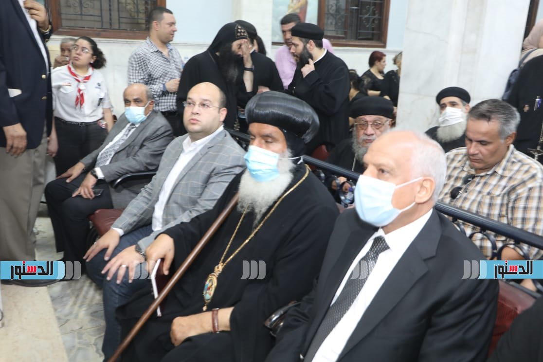 محافظ الجيزة يشهد قداس ضحايا كنيسة أبو سفين