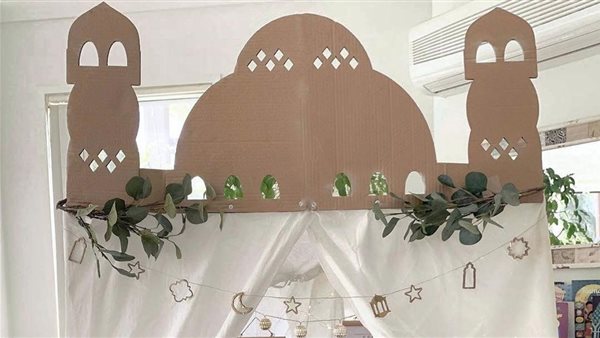 ابتكارات رمضانية.. زوجان يقدمان طريقة لصنع مسجد من الورق المقوى