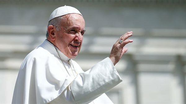 بابا الفاتيكان يصل اليونان فى زيارة رسمية