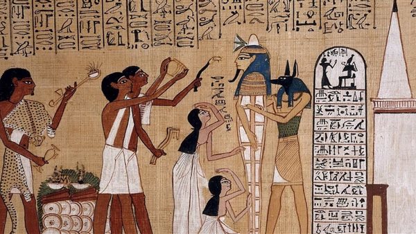 صحيفة يونانية تحتفي باكتشاف أول بردية فرعونية كاملة منذ 100 عام