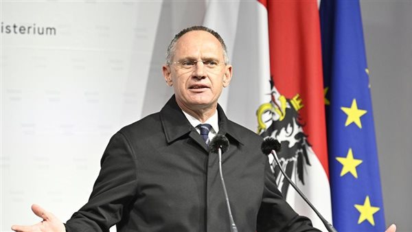 وزير داخلية النمسا: عدد طلبات اللجوء تضاعفت 3 مرات العام الماضى