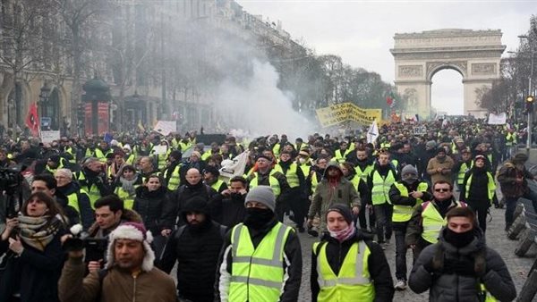 بعد تمرير قانون التقاعد.. باريس تشهد موجة احتجاجات جديدة