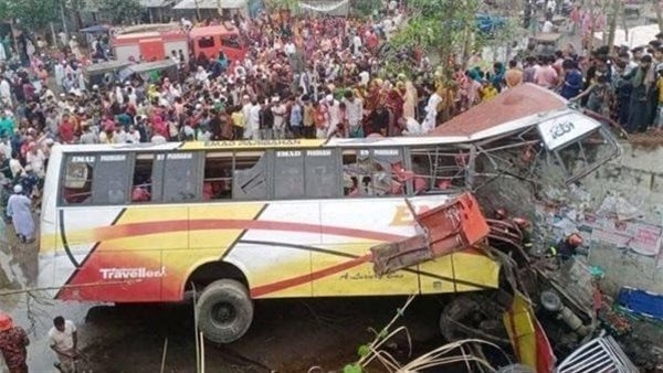 مقتل 19 شخصًا فى حادث مروع ببنجلاديش