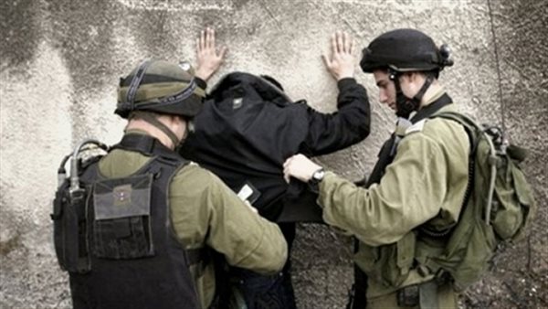 الاحتلال الإسرائيلى يطلق النار على فلسطينى بزعم تنفيذ عملية طعن فى الخليل