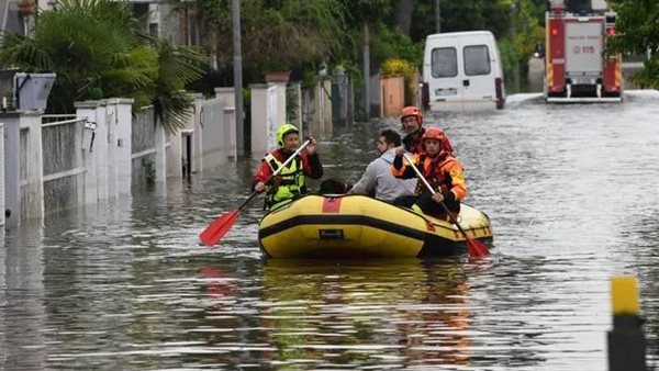 تحذيرات من السفر.. الفيضانات تفسد الموسم السياحي في إسبانيا