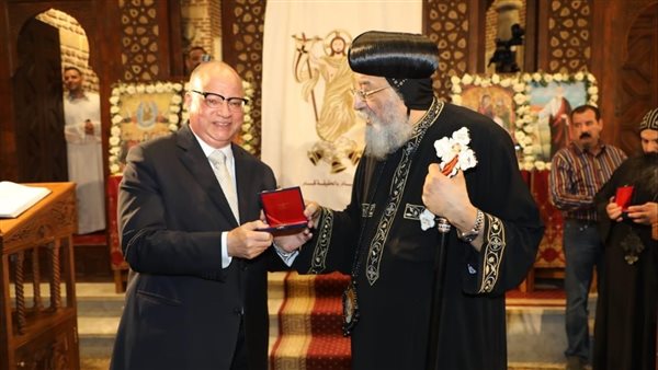 البابا تواضروس يكرم محافظ القاهرة لدوره في تطوير مسار العائلة المقدسة