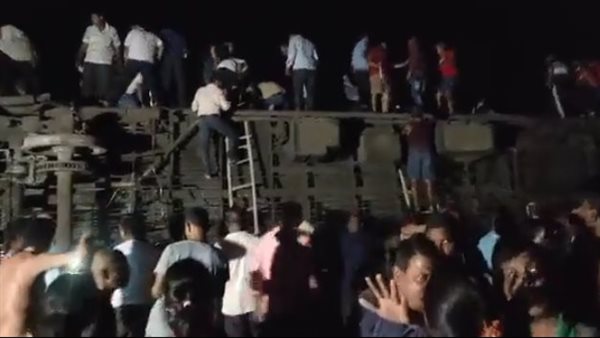 28 قتيلا على الأقل و300 جريح فى حادث قطار بالهند