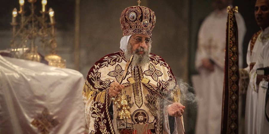 رمزية خفية وراء ثياب البابا في قداس عيد القيامة.. ماذا تعني؟